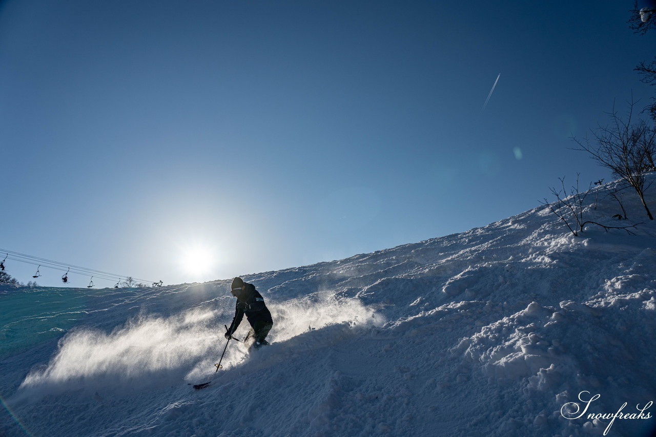 小樽天狗山スキー場　大雲海発生！息を吞む絶景とドライパウダー。北海道の雪山の魅力が詰まったローカルゲレンデを滑る！
